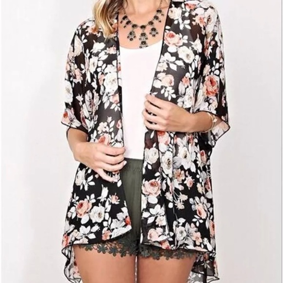 Flowery kimono - Picture 1 of 1